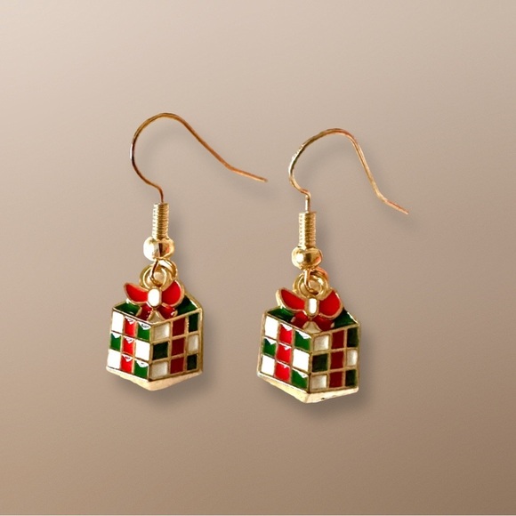 ⭐️ 5 for $25 Holiday Festive Christmas Rubik’s Cube Hoop Earrings - Picture 2 of 7